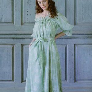 Lillou Pemberley in Green Toile